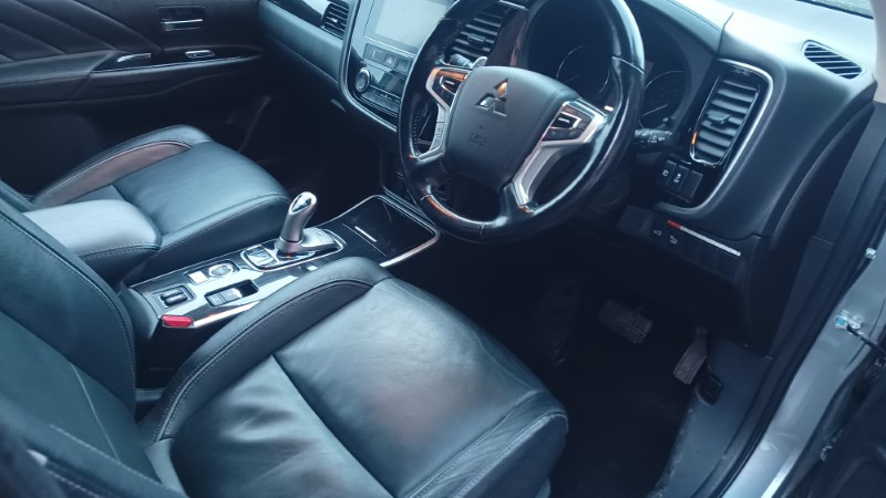 Outlander Phev Stockport Car Sales (27)